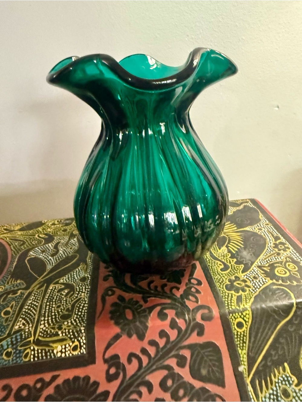 Vintage Emerald Green/ Teal Ribbed Glass Vase | Ruffled Handkerchief Rim